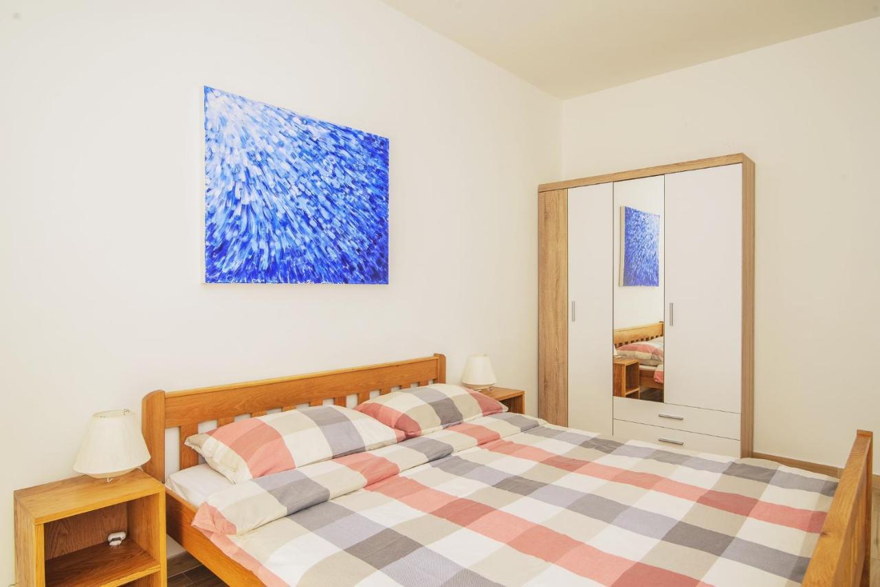 Villa Bua - Beautiful Seafront Apartments Trogir Eksteriør bilde