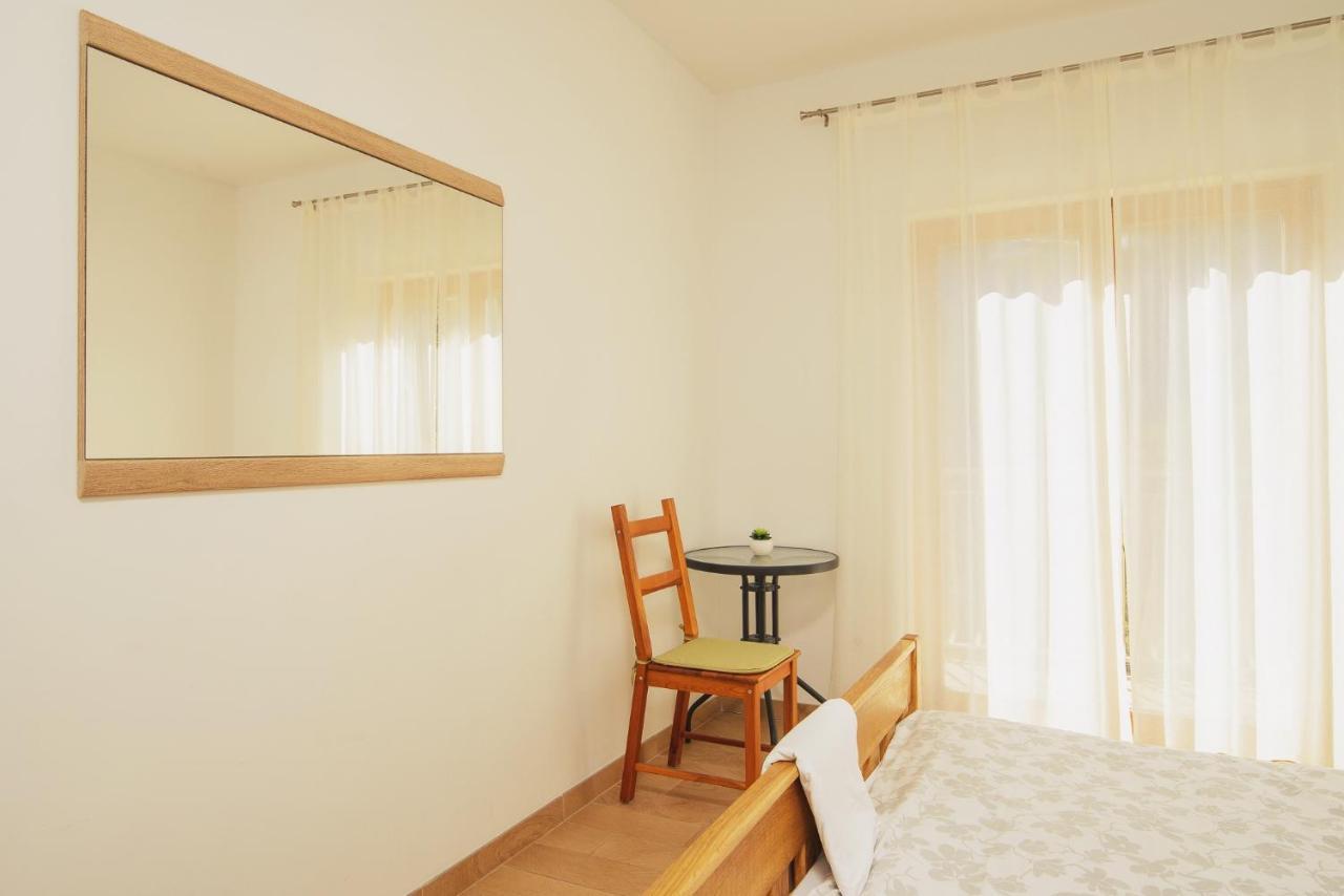 Villa Bua - Beautiful Seafront Apartments Trogir Eksteriør bilde